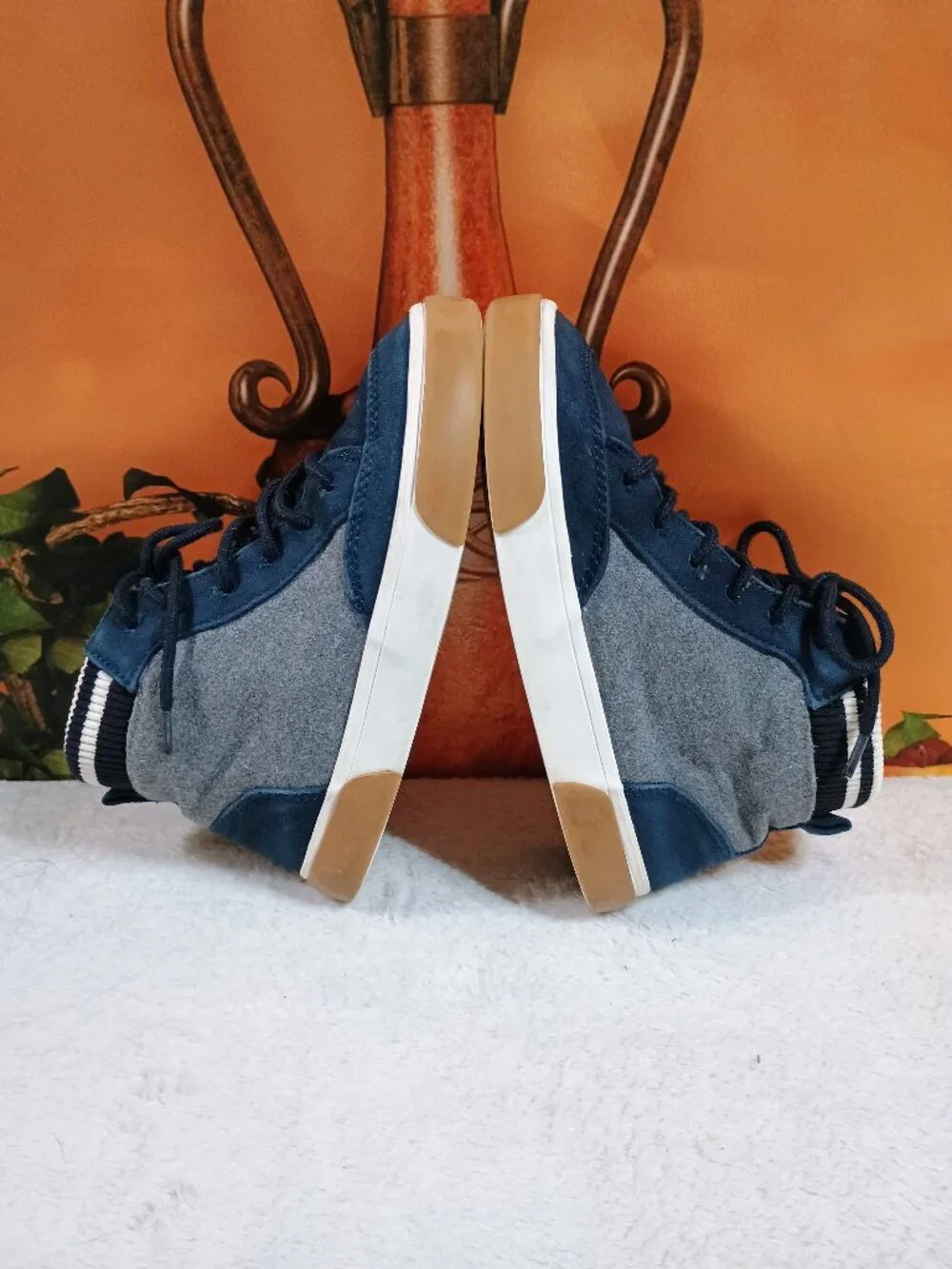 EUC Kids Old Navy Sz 13 Navy Blue High Top Varsity Sneakers Comfort Gum Sole